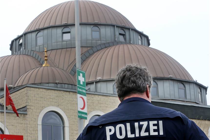 Anlaufstellen von Islamisten: Verfassungsschutz beobachtet 114 Moscheen in NRW Von den 114 Moscheen, die unter Beobachtung sind, stehen 66 im Verdacht des Salafismus.