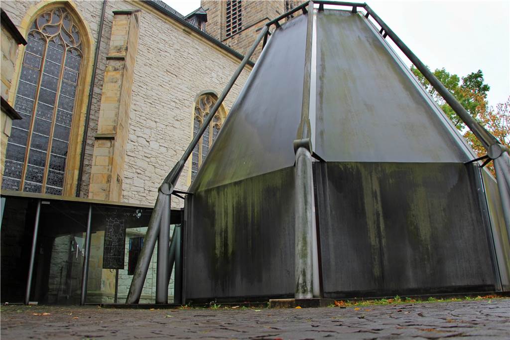 Werner Gemeinde in zehn Jahren: „Es wird uns weiter geben, aber kleiner“ Von den einen geliebt, von vielen gehasst: Die futuristische, sanierungsbedürftige Sakristei an der Christophorus-Kirche wird abgerissen.