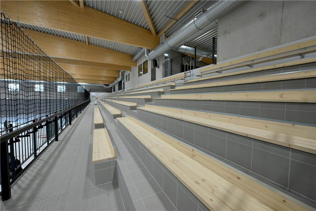 Turnier erneut auf der Kippe? Die Sitzränge in der neuen Sporthalle an der Dammwiese.