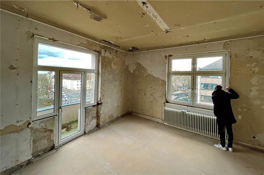 Nach jahrelangem Leerstand wird kernsaniert: Was mit dem Eckhaus an der Möllerbrücke passiert Von den Wohnungen des Altbaus hat man einen direkten Blick auf die Möllerbrücke.
