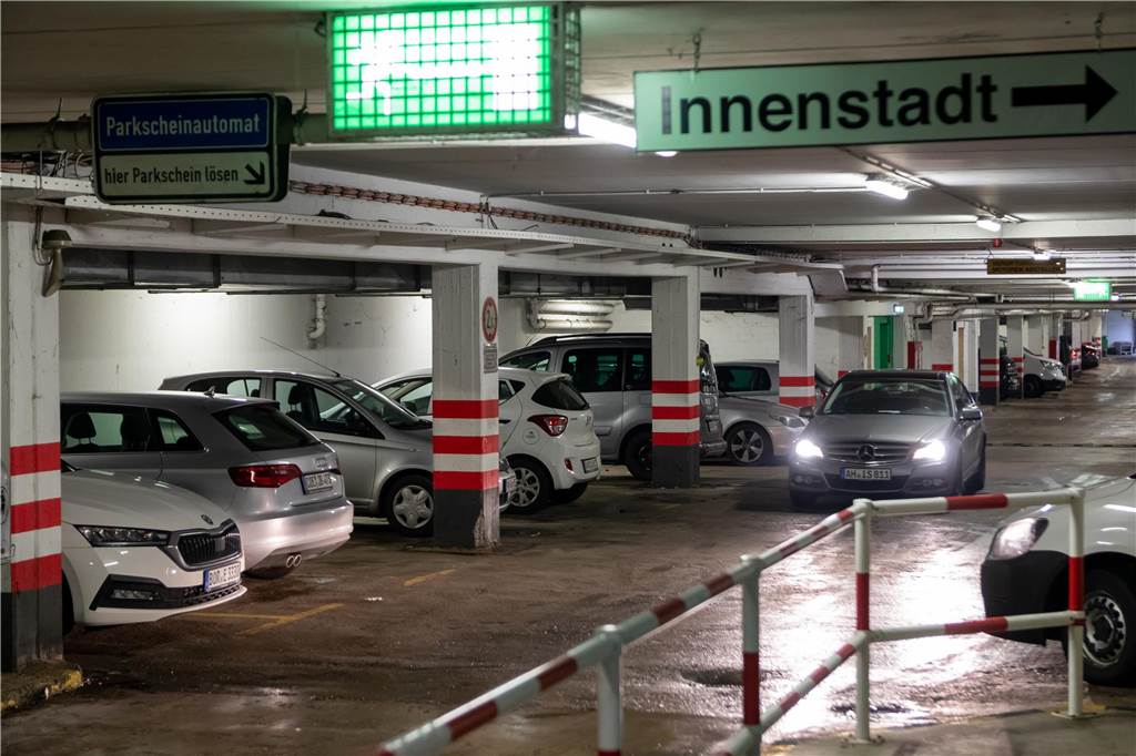 Infos zu kostenlosen Parkmöglichkeiten in der Ahauser Innenstadt Autos parken in der Tiefgarage Königstraße