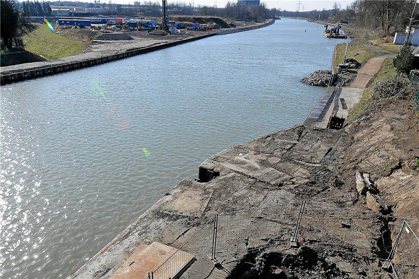 Das sind die Gründe für den Zeitverzug an der Riesenbaustelle Von der Brücke in Henrichenburg kann man die Baustelle gut beobachten. Eigentlich sollte der Kanalausbau hier 2016 abgeschlossen sein. Jetzt geht es bis Ende 2018 weiter.