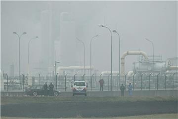 Von der Gasstation führen Leitungen unter anderem nach Italien, Deutschland und Ungarn. Foto: Robert Jaeger