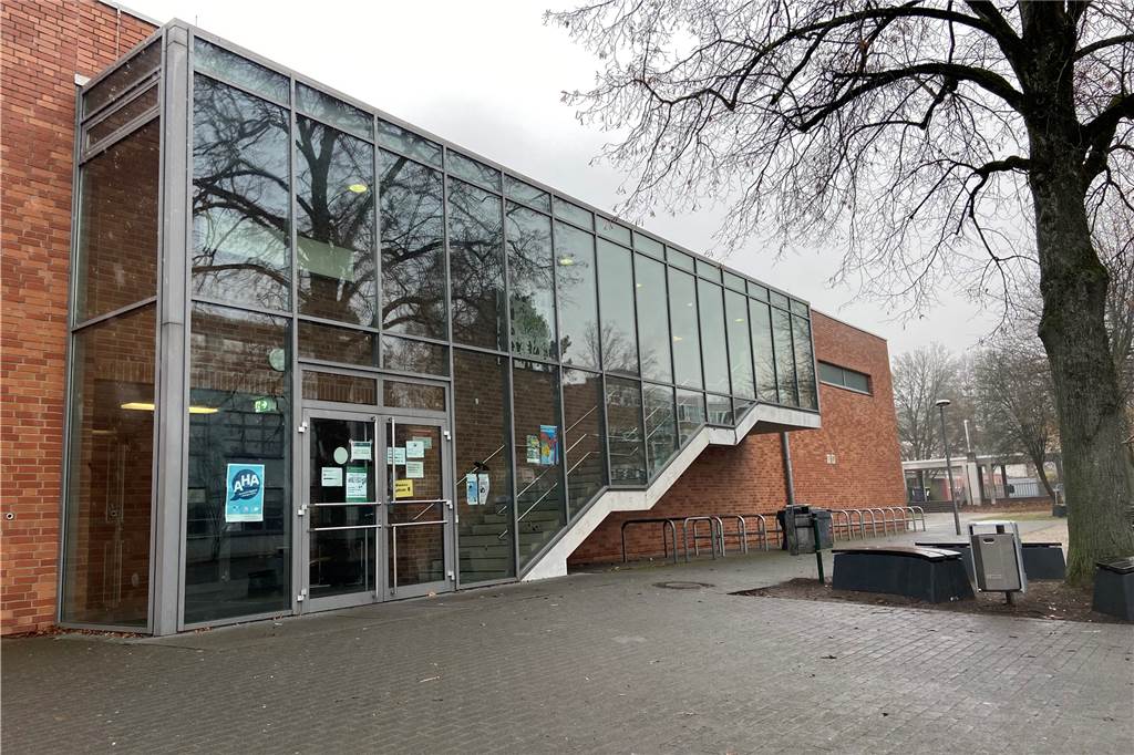 Wasserschaden: Dortmunder Sporthalle für längere Zeit gesperrt Von der Sporthallen-Sperrung in Dortmund-Dorstfeld sind der Schulsport der Martin-Luther-King-Gesamtschule und das Vereinstraining betroffen.