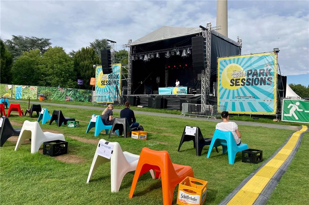DJ Picknicks im Westfalenpark gestartet – auch Tanzen ist erlaubt Von der Zwei- bis zur Zehner-Lounge reichte das Sitzplatz-Angebot vor der Park-Sessions-Bühne.
