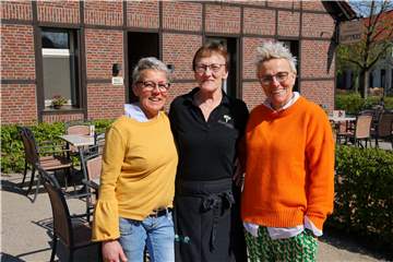 Von links: Britta van den Berg-Ahrens, Beatrix van den Berg-Kondring und Marion Schubmann