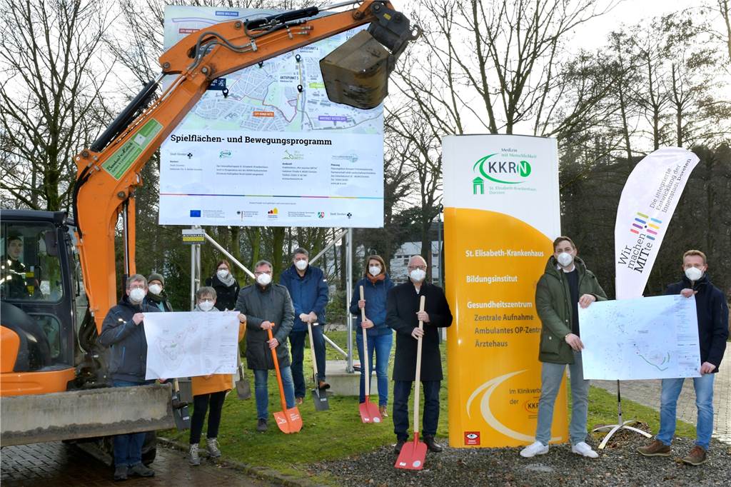 Baustart für neuen „Gesundheitspark“ am Krankenhaus in Dorsten erfolgt Von links: Dirk Rundmann (stv. technischer Leiter KKRN), Carsten Ascherfeld (Federführender Bearbeiter im Tiefbauamt Dorsten), Sybille Grund (Assistentin der techn. Leitung KKRN), Martina Hartmann (Projektkoordinatorin Wir machen MITte), Holger Lohse (Technischer Beigeordneter Stadt Dorsten), Dr. Andreas Weigand (KKRN Geschäftsführer), Julia Quast (Technisches Stadtteilmanagement Wir machen MITte), Guido Bunten (Prokurist KKRN), Bennet Kemper (Planungsbüro Kemper), Michael Habsch (ausführende Ga