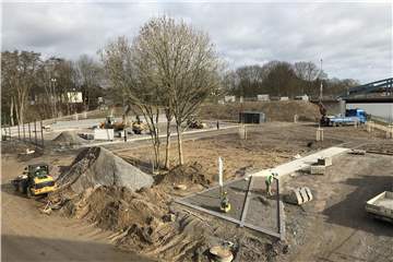 Von oben sind die Baufortschritt für den neuen "Sport- und Spielpark" zwischen Petrinum-Parkhaus, Kanal und Borkener Straße gut zu erkennen