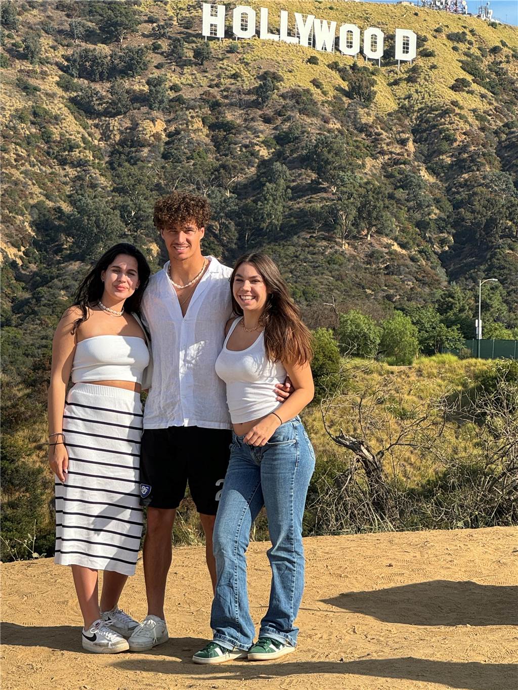 Von seiner Familie bekam Marcio Costa, hier steht er mit seinen Schwestern vor dem Hollywood Sign, auch schon Besuch in den USA.