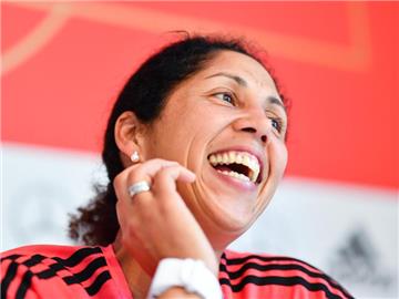 Von Steffi Jones werden mit dem Frauen-Nationalteam Erfolge erwartet. Foto: Uwe Anspach
