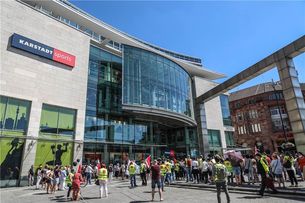 Nervenkrieg um Karstadt Sports in Dortmund: Stimmung auf dem Nullpunkt Von Unterschriftenlisten und Demonstrationen zeigt sich Galeria Karstadt Kaufhof bislang wenig beeindruckt.