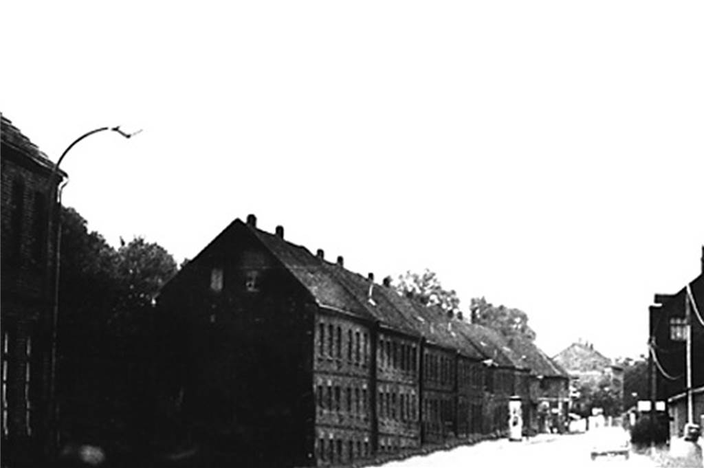Auf den Spuren der Zeche Oespel am heutigen Indupark-Gelände Von wann diese Aufnahme der heutigen Borussia Straße stammt, ist unbekannt. Die Häuser auf dem Foto gibt es heute längst nicht mehr.