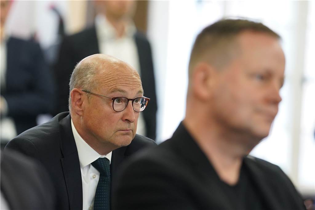 Vonovia verdoppelt monatliche Heizkostenabschläge für Mieter Rolf Buch (l), Vorstandsvorsitzender Vonovia AG