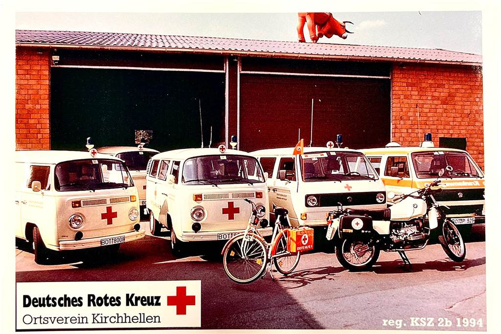 95 Jahre DRK-Ortsverein Kirchhellen: Ehrenamt im Dienst der Menschen Vor 30 Jahren sahen die Ausrüstung und insbesondere die Fahrzeuge noch ganz anders aus.
