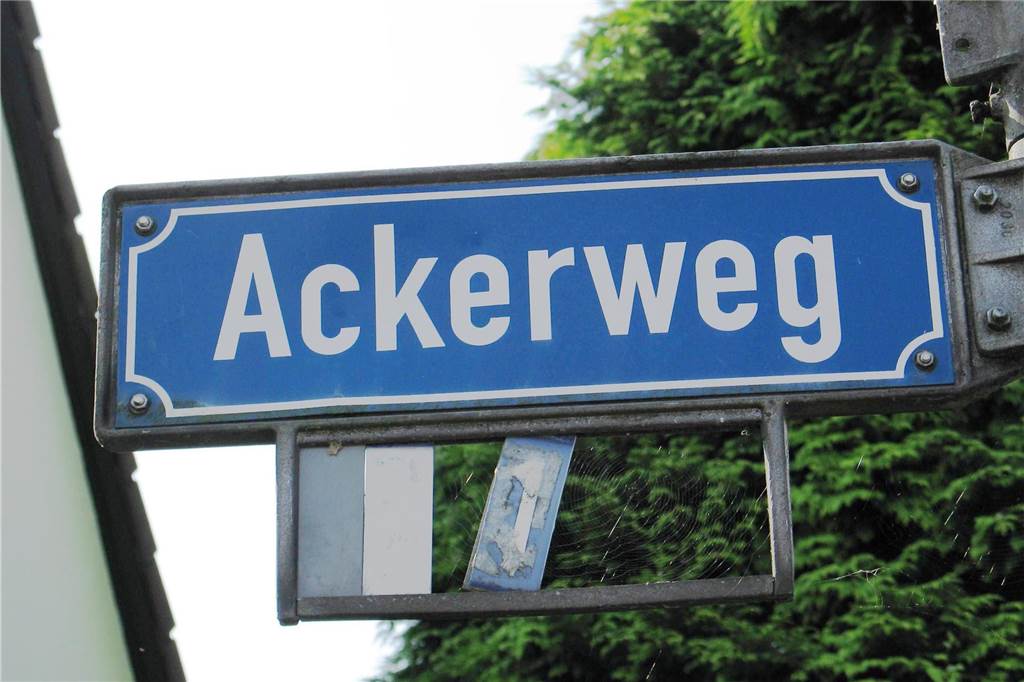 Jahreschronik des Heimatvereins Oespel-Kley ist eine spannende Lektüre Ein Straßenschild in Dortmund-Oespel mit der Aufschrift Ackerweg.