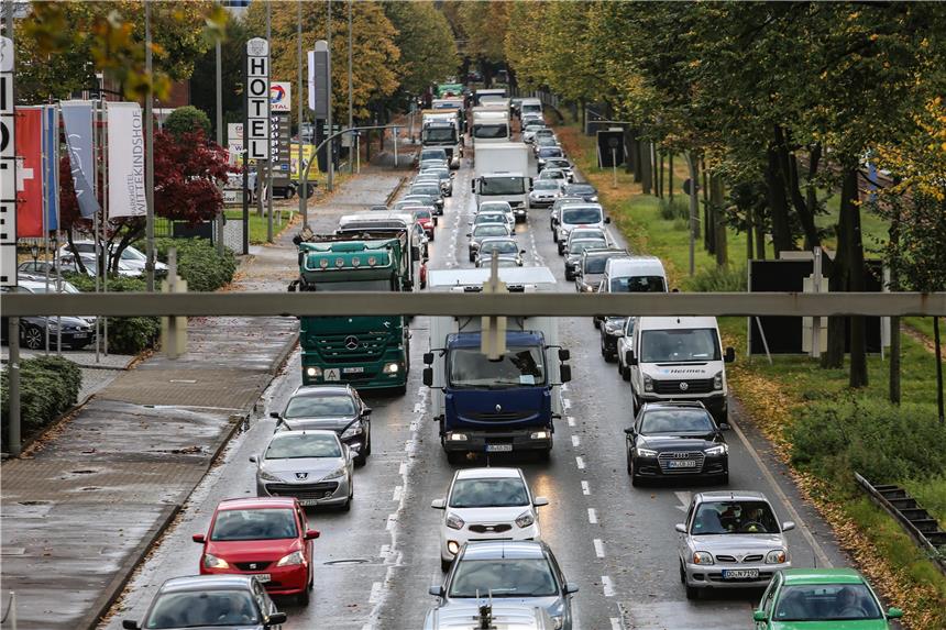 Maßnahmenpaket gegen schlechte Luft kommt bis Juli Vor allem an der B1 sind Maßnahmen gegen die erhöhte Belastung mit Stickstoffdioxid gefragt.