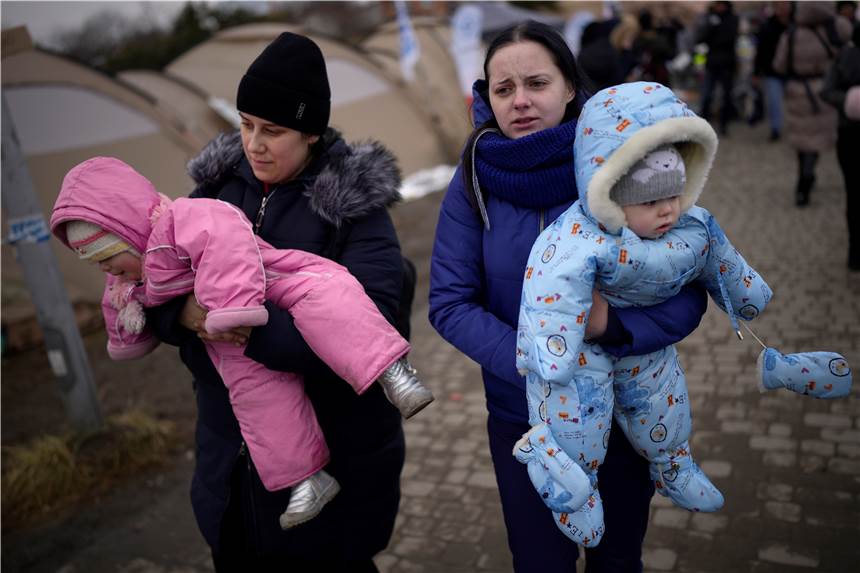 Ukrainische Flüchtlinge in Selm: Kinderbetreuung ist auch ein Thema Vor allem Frauen und Kinder flüchten aus ihrer Heimat in die Nachbarländer, aber auch nach Deutschland. Selm bereitet sich auch auf die Flüchtlinge vor.