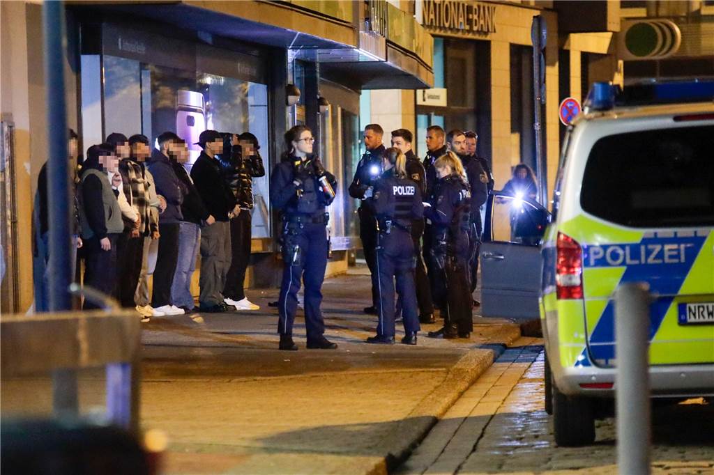 Vor allem Jugendgruppen kontrolliert die Polizei mit dem Mittel der strategischen Fahndung in der CIty.