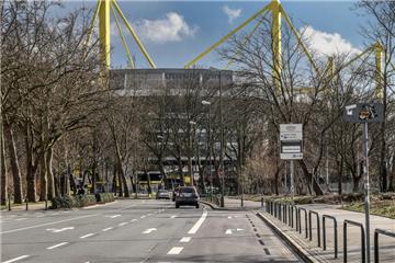 Vor BVB-Spielen staut es sich auf der Straße Im Rabenloh extrem.
