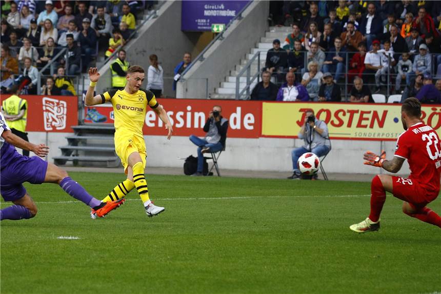 Bruun Larsen meldet sich beim BVB eindrucksvoll zurück Vor dem gegnerischen Tor eiskalt: Jacob Bruun Larsen (l.).
