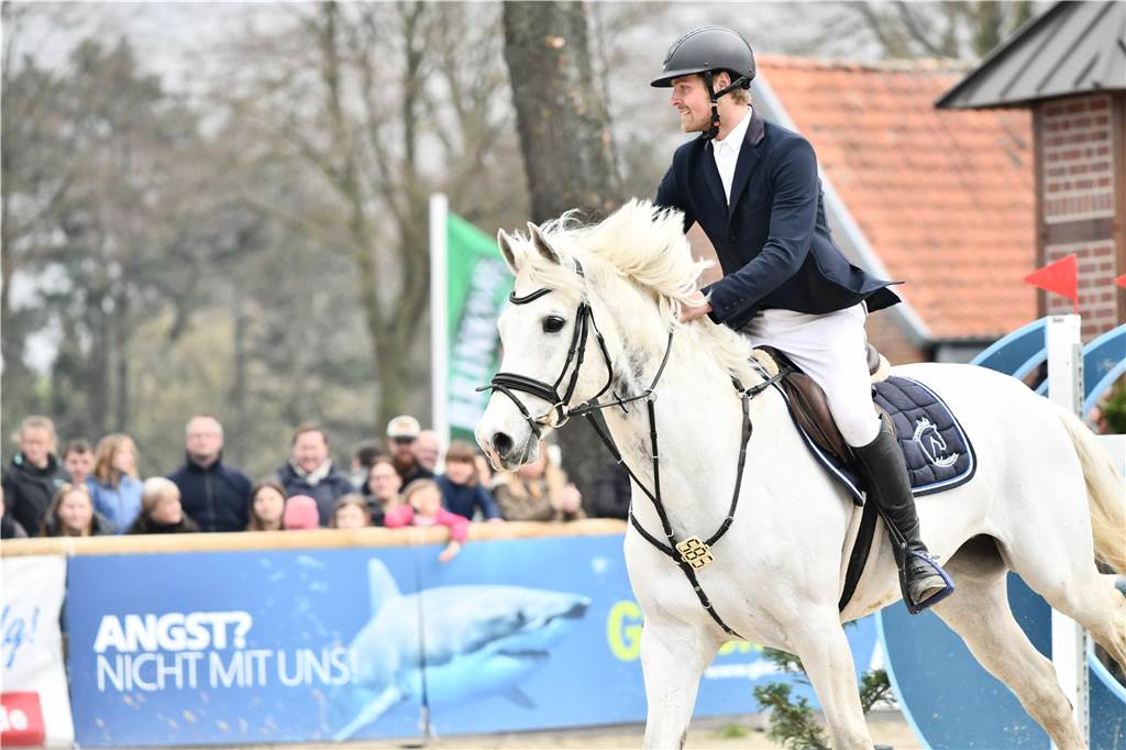Vor dem Großen Preis fand das beliebte Jump and Drive statt. Cederic Pieper siegte souverän.