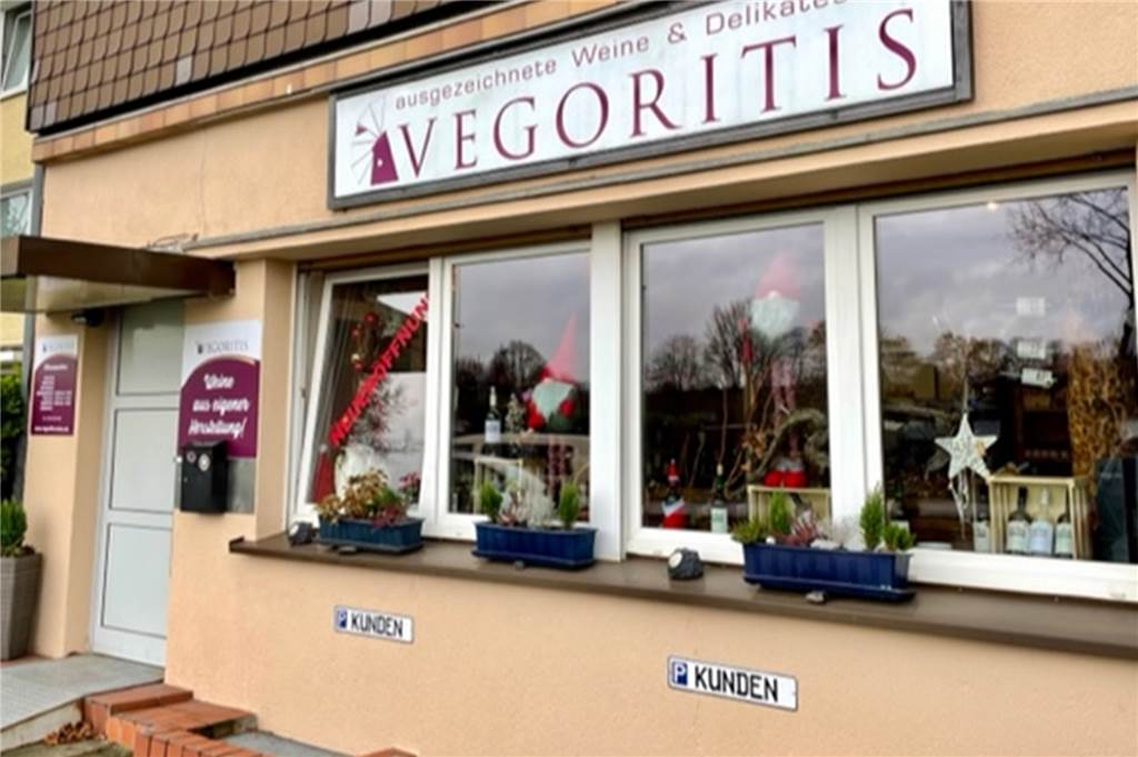 Neues Delikatessengeschäft in Hörde verkauft nur Wein vom eigenen Weinberg Vor dem Laden an der Niederhofener Straße gibt es auch Kundenparkplätze.