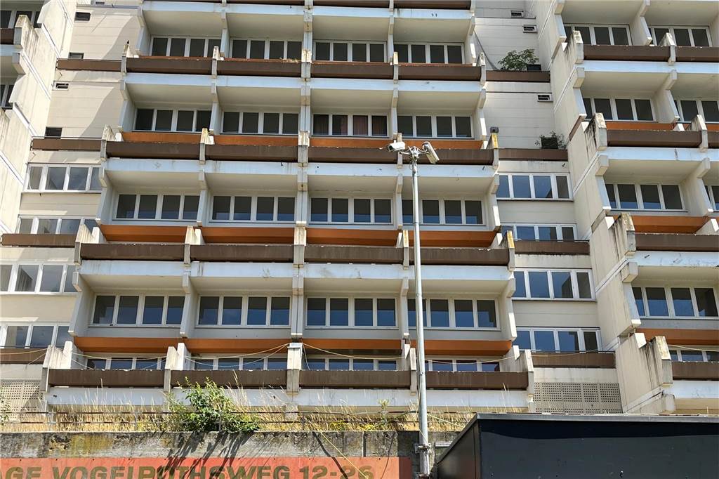 Kupfer-Diebstahl im Hannibal war offenbar das Werk von Profis Vor dem leerstehenden Gebäudekomplex Hannibal in Dortmund befinden sich mehrere Überwachungskameras.