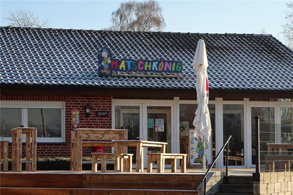 Chöre und Co. auf dem Campus: Vorfreude aufs erste Weihnachtsingen steigt Vor dem Matschkönig wird am 23. Dezember eine kleine Weihnachtslandschaft aufgebaut.
