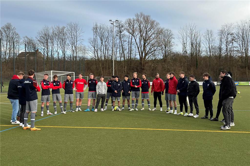 Andreas Zinke beim Werner SC verabschiedet Die Mannschaft des Werner SC bildet einen Kreis.
