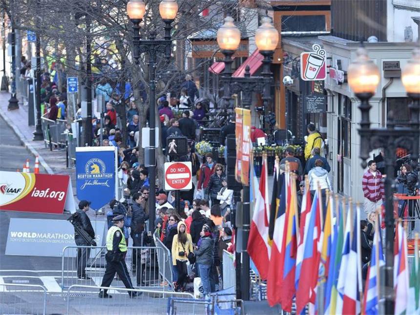 Boston-Marathon: «Kein besseres Skript für diesen Tag» Vor dem Start des Marathons gab es eine Gedenkminute. Foto: Matt Campbell
