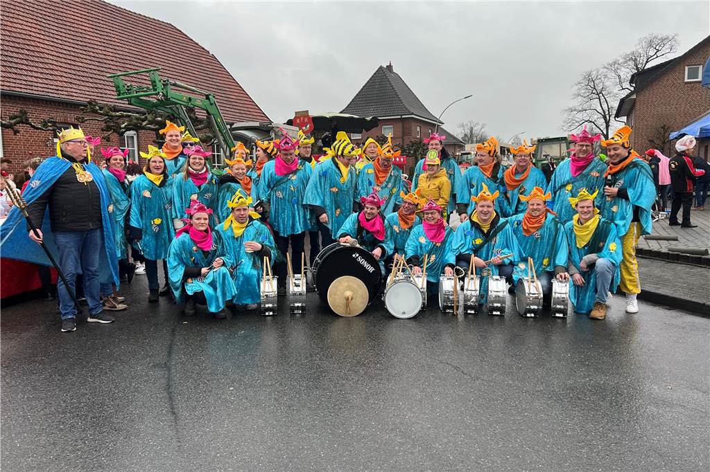 Vor dem Start des Umzuges war noch genug Zeit, um sich für ein Foto aufzustellen...
