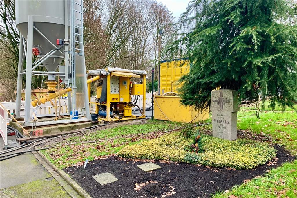 Bohren zwischen Gräbern: Bergschäden drohen auf einem Dortmunder Friedhof Vor den Arbeiten wurden Gespräche mit den Angehörigen der Verstorbenen geführt.