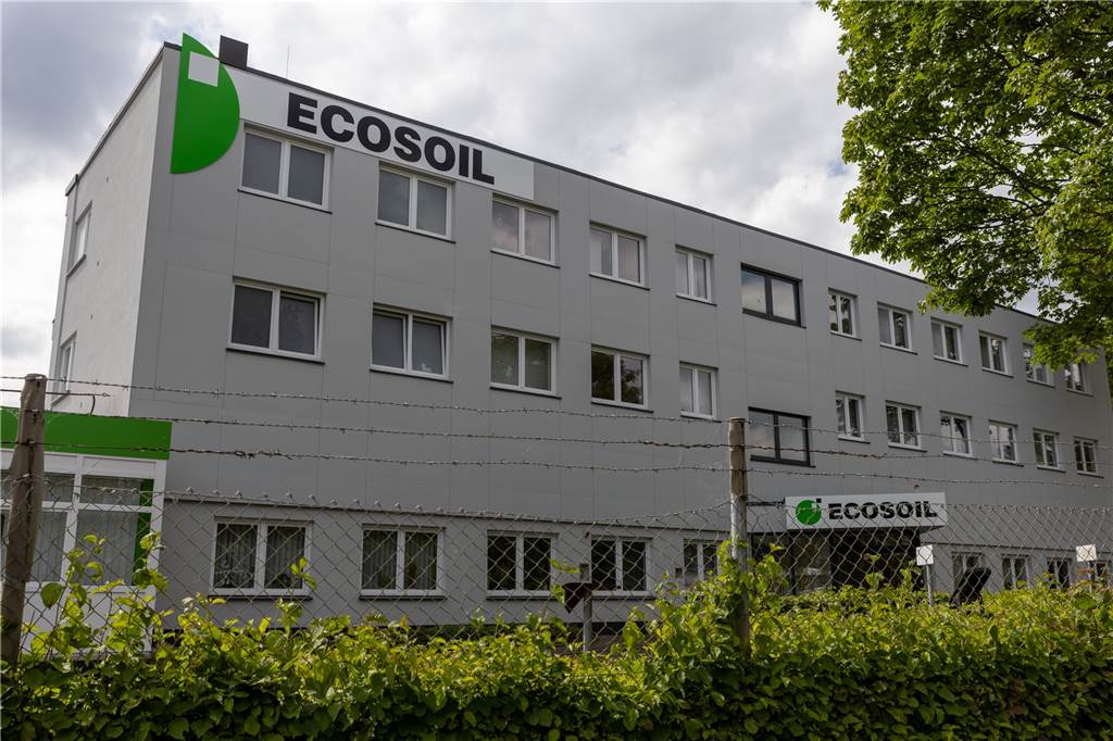Ecosoil-Betrieb ruht: Keine Genehmigung in Gerthe von Bezirksregierung Vor den Werkstoren von Ecosoil in Gerthe: Bisher darf der Betrieb keinen Boden an- oder abfahren. Dazu braucht es die Genehmigung der Bezirksregierung.