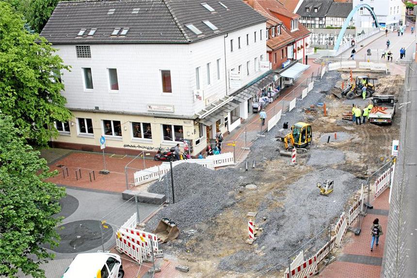 Münsterstraße: So gehen Händler mit Baustelle um Vor der Lippebrücke erstreckt sich bis Mitte August eine lange Baustelle.