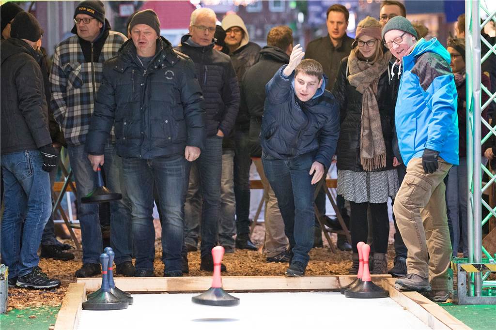 Weihnachtsmarkt und Lichterfest: Termine und Programm im Überblick Eisstockschießen am Rande des Stadtlohner Weihnachtsmarktes