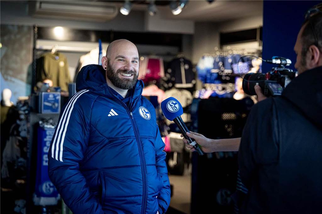 Sogar auf Schalke kann es mal ganz leise sein Sven Graner, Behinderten-Fanbetauftragter FC Schalke 04