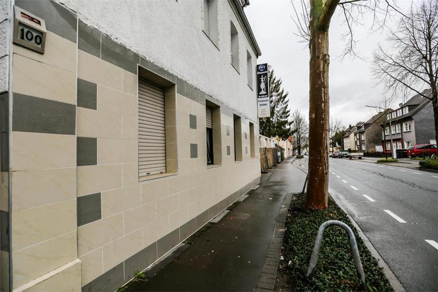 Vier sexuelle Übergriffe an einem Wochenende Vor diesem Haus an der Bergstraße 100 wartete eine junge Dortmunderin am frühen Samstagmorgen auf ihren Freund, als ein Unbekannter sie sexuell belästigte.