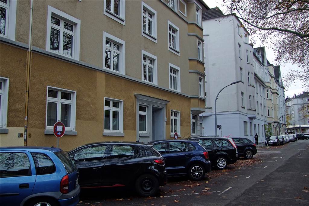 Stadt Dortmund schleppt Auto ab, während Familie im Urlaub ist – darf sie das? Vor diesem Haus an der Liebigstraße hatte die Familie ihren Wagen vor dem knapp zweiwöchigen Urlaub abgestellt.
