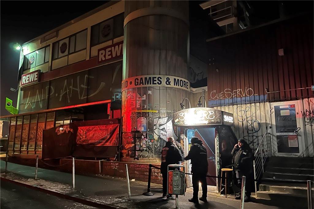 „Es ist wie früher“: Der letzte Abend im Silent Sinners an der Möllerbrücke Der Eingang zum Silent Sinners in Dortmund.