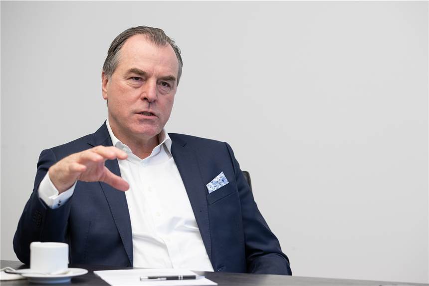 Clemens Tönnies: „Habe große Sorge, dass Schalke durchgereicht wird“ Vor einem Jahr zurückgetreten: Der langjährige Aufsichtsrats-Chef Clemens Tönnies macht sich „große Sorgen, dass Schalke durchgereicht wird“.
