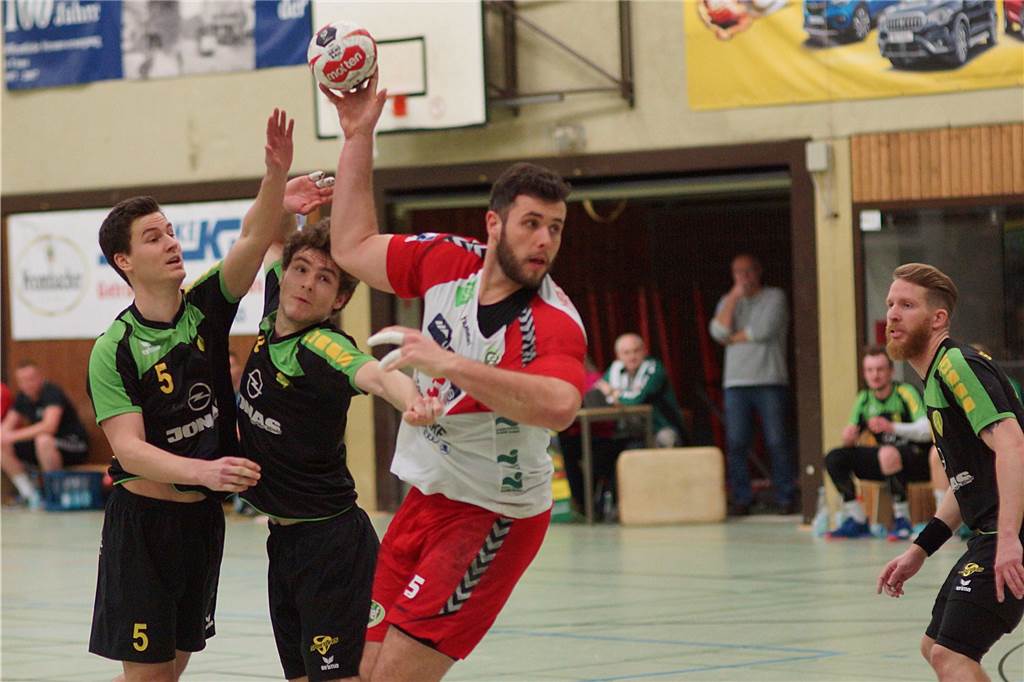 Massen, Bergkamen, ASV Hamm und jetzt Lemgo - Jan Brosch lebt seinen Bundesliga-Traum Vor gut zwei Jahren gastierte der ASV Hamm-Westfalen für ein Benefizspiel bei der SGH Unna Massen - dem Jugendverein von Jan Brosch (SG Massen).