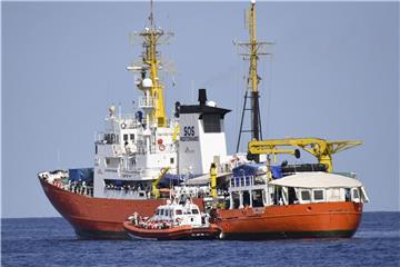 Vor Kurzem hatte Italien auch der „Aquarius“ die Einfahrt in die Häfen des Landes verwehrt. Foto: Salvatore Cavalli/AP