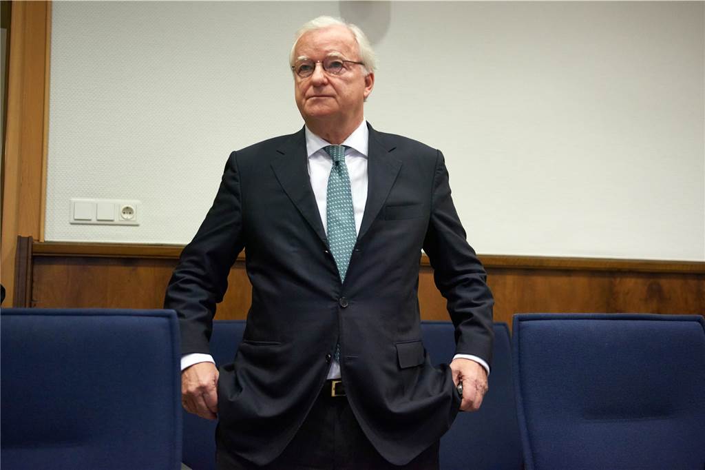 BVB-Präsident Dr. Reinhard Rauball mit deutlicher Forderung vor der Mitgliederversammlung Vor Reinhard Rauball war Dr. Gerd Niebaum Präsident vom BVB.