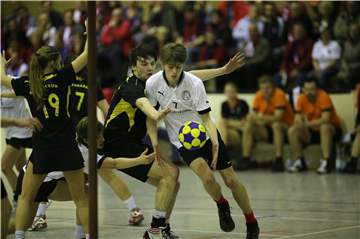 Vor rund 400 Zuschauern ging im Jahr 2013 das Saison-Finale zwischen dem Schweriner KC, hier mit Pascal Demuth am Ball, und der SG Pegasus Rommerscheid in Selm über die Bühne. 2020 könnte es zu einem Geisterspiel als Finale kommen.