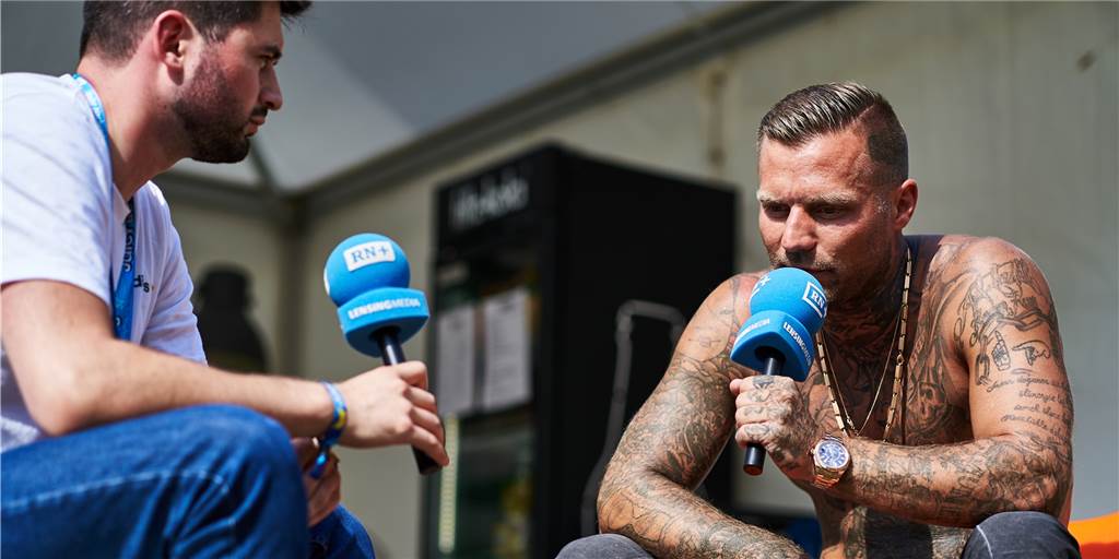 Rapper Kontra K im Video-Interview: „Man kann mit Live-Musik wieder glänzen“ Kontra K ist Headliner beim Juicy Beats. Reporter Lukas Wittland spricht im Interview mit dem erfolgreichen Rapper.