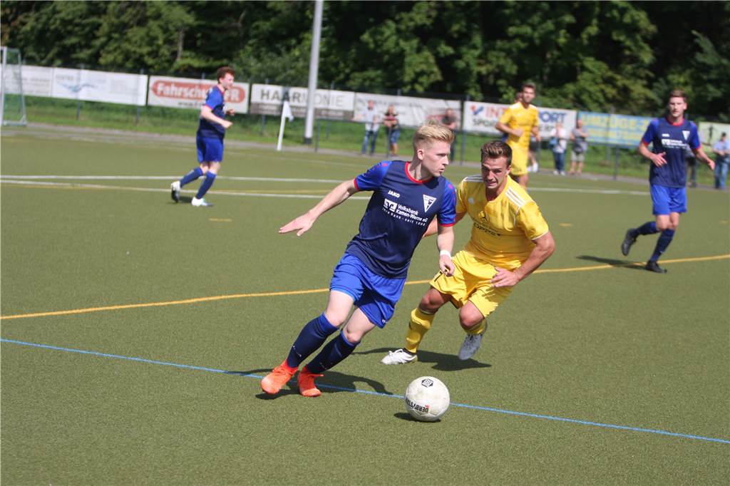 „Bin da realistischer“: Ex-WSC-Spieler kehrt dem Fußball und der Oberliga erst einmal den Rücken Vor seiner Zeit bei der Hammer SpVg spielte Dennis Klossek (links) erst in der U19 des SV Herbern und dann drei Jahre lang beim WSC.