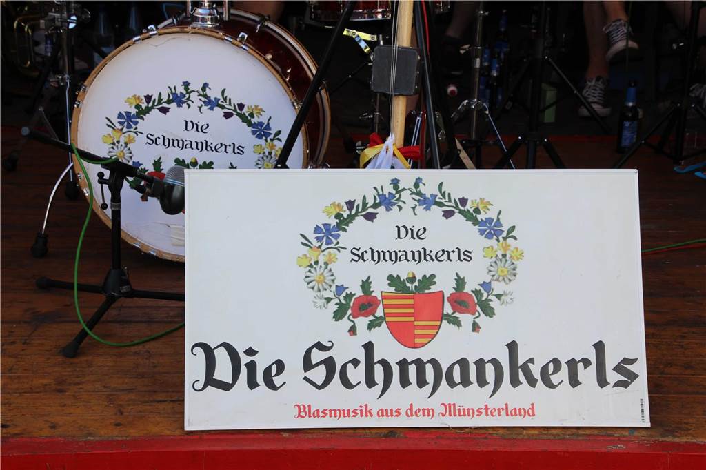 Vor und nach dem Königsschuss von Magdalene Schmalacker wurde in der Niestadt kräftig gefeiert.