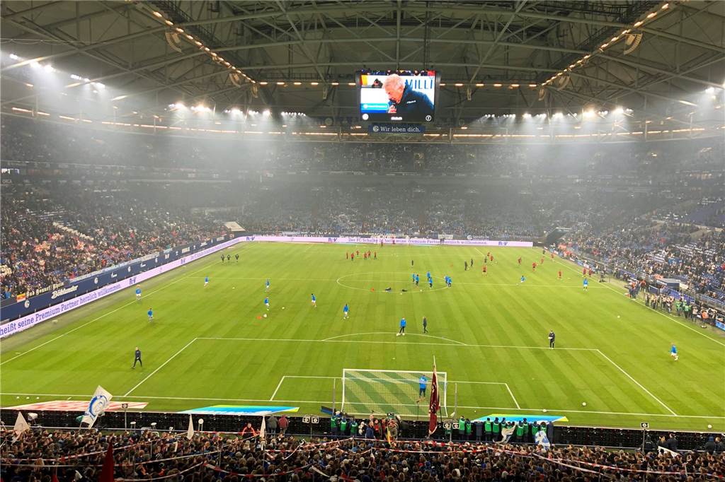 Vor, während und nach einem Bundesligaspiel gibt es unzählige Abläufe im Hintergrund, die auch geprüft werden müssen. Damit der Besuch des Stadions auch zu einem sicheren Erlebnis wird.