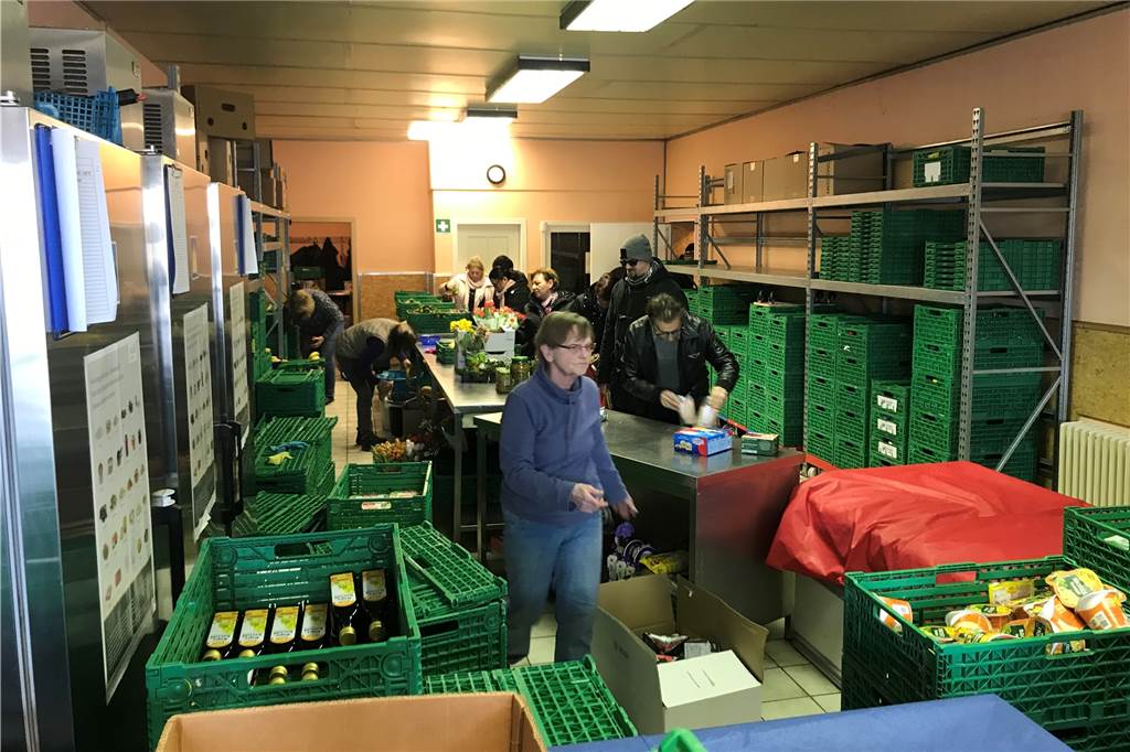 Halterner Tafel öffnet wieder - Kunden dürfen einmal pro Woche kommen Vor wenigen Wochen lief der Betrieb in der Halterner Tafel noch ganz normal, das soll sich jetzt vorübergehend ändern.