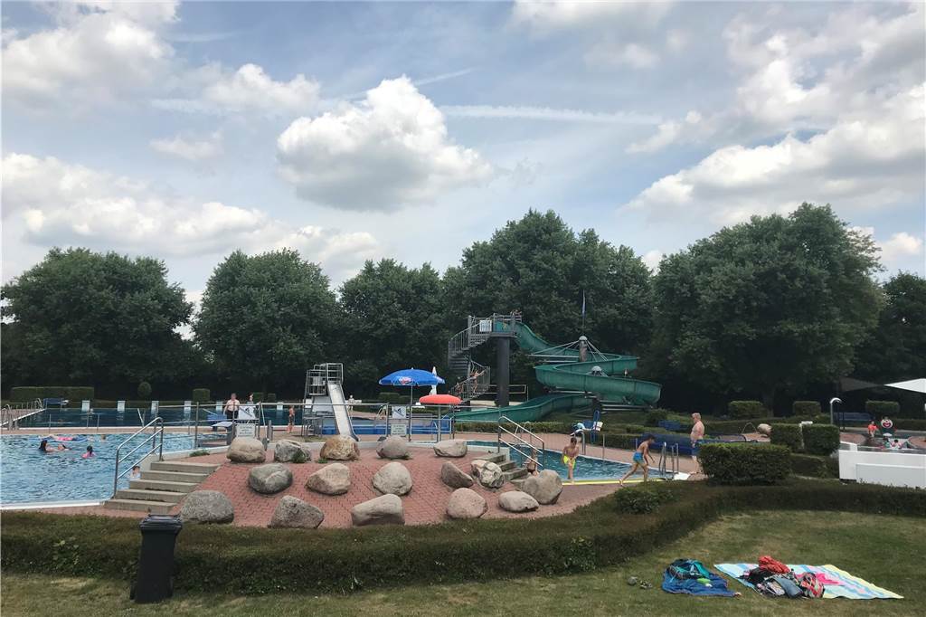Jubiläumsparty für das Bürgerfreibad: Musik, Cocktails und Barbecue für 750 Gäste Vor zehn Jahren übernahm die Bürgerfreibad Selm gGmbH den Betrieb des Selmer Freibades.